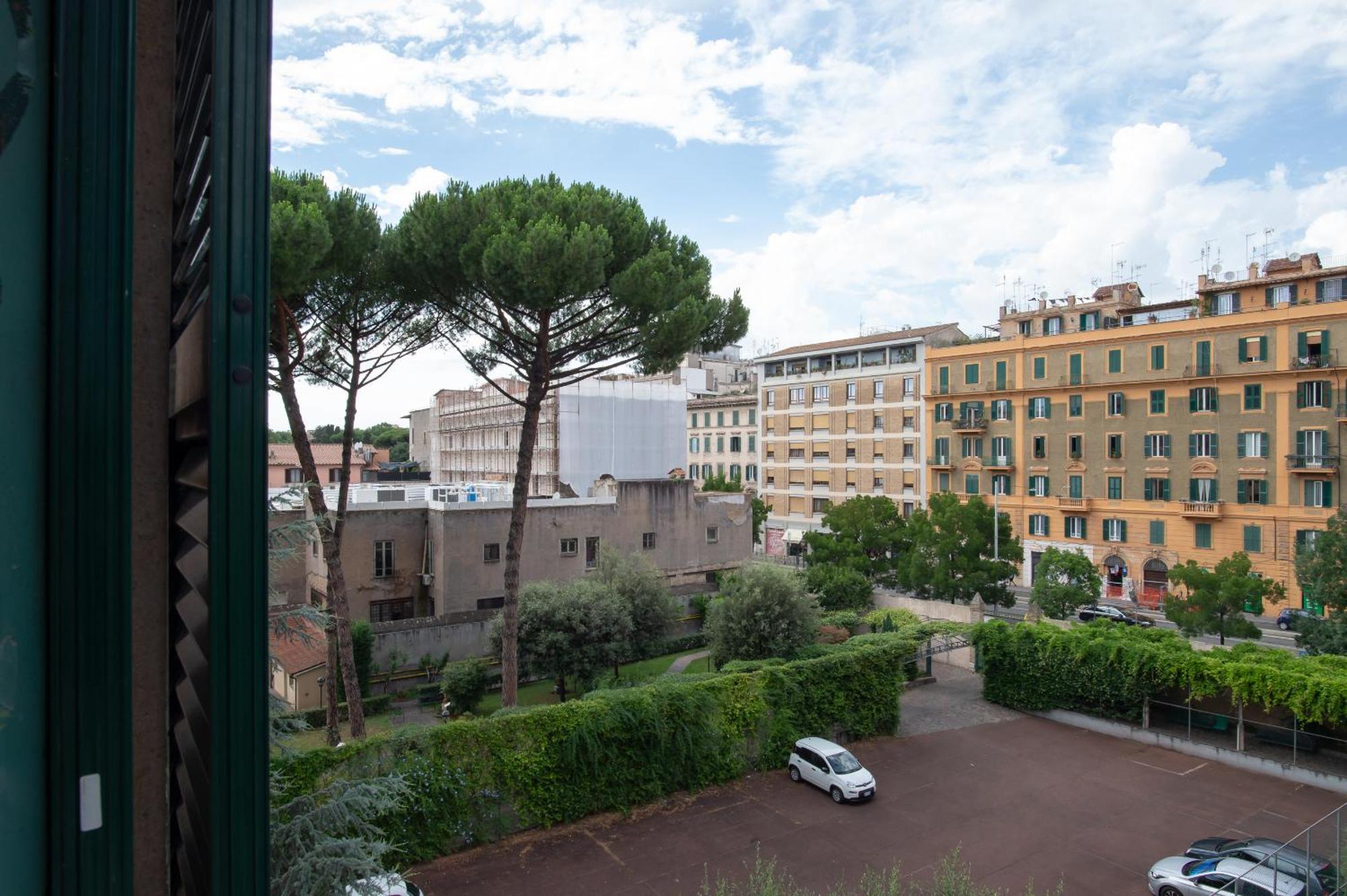 Rhoome Holiday 1, Rome